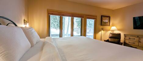 2 chambres, fer et planche à repasser, Wi-Fi, draps fournis