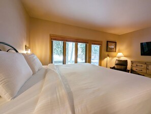 2 bedrooms, iron/ironing board, WiFi, bed sheets - Mountain Summer Getaway w/Peaceful Patio (Keystone)