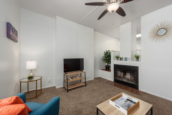 City Apartment, 2 Bedrooms, Non Smoking, Kitchen | Living area