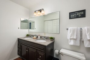 City Apartment, 2 Bedrooms, Non Smoking, Kitchen | Bathroom