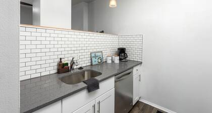 Apts at S 8th by NamaStay