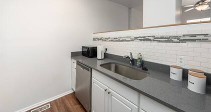 Apts at S 8th by NamaStay