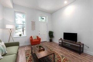 Classic Apartment, 1 Bedroom, Non Smoking, Kitchen | Living area | Smart TV, Netflix - Apts at S 8th by NamaStay (St. Louis)