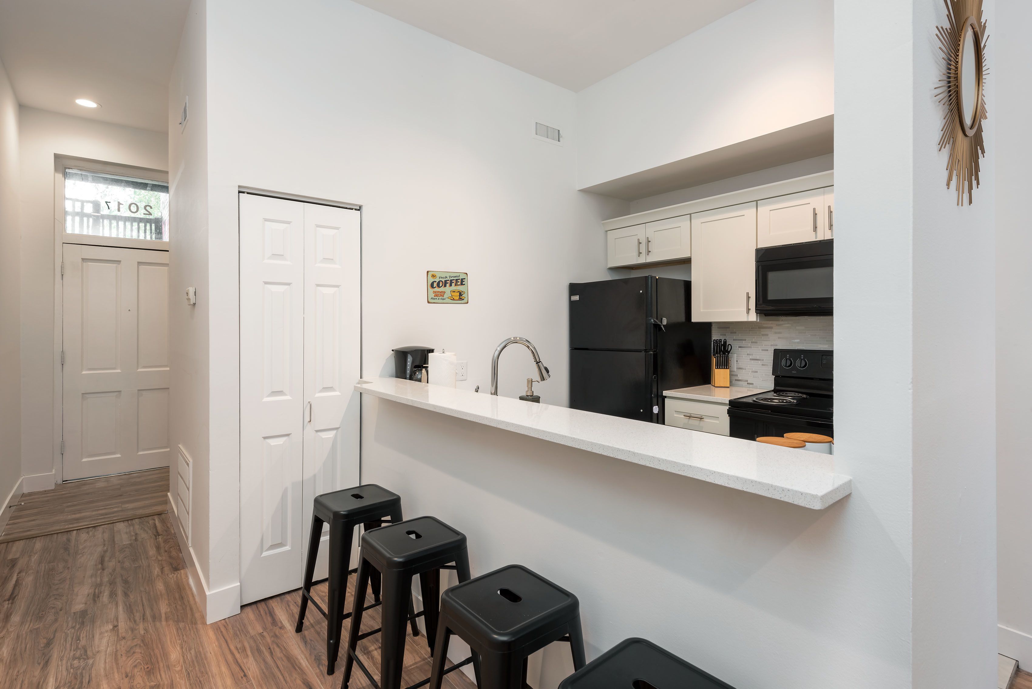 Classic Apartment, 1 Bedroom, Non Smoking, Kitchen | Private kitchen | Full-sized fridge, microwave, oven, stovetop