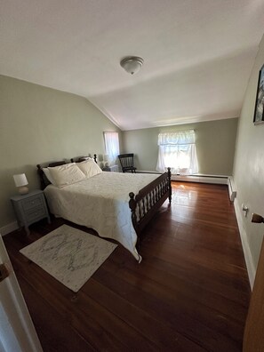 4 bedrooms, travel crib, WiFi, bed sheets