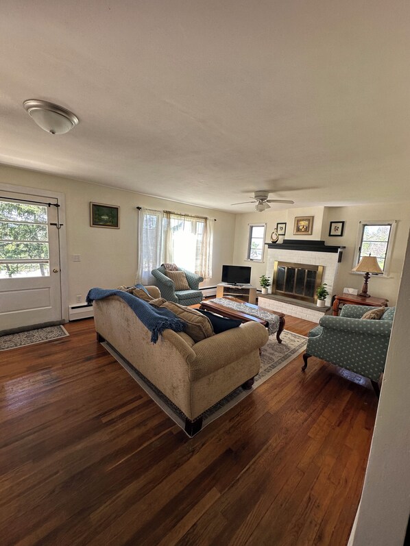 Smart TV, DVD player, books