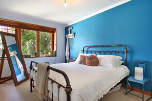 3 bedrooms, iron/ironing board, WiFi, bed sheets - Relaxed family home and garden (Cape Town)