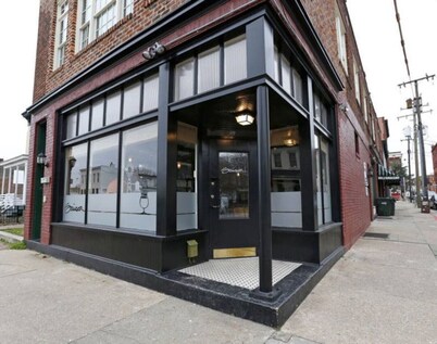 Heart of the Arts District RVA New King Suite near MCV VCU Convention Center