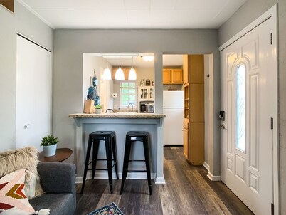 Hound Haus - Se admiten perros, bodegas, WashMO