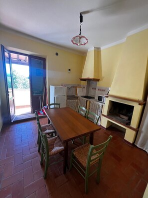 Dining - Large apartment in farmhouse with swimming pool. Between the countryside and the sea (Donoratico, Livorno)