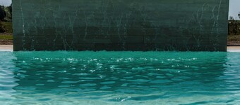 Large apartment in farmhouse with swimming pool. Between the countryside and the sea