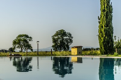 Large apartment in farmhouse with swimming pool. Between the countryside and the sea
