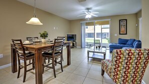 Living room - Enchanting Vacation Escape (Davenport)