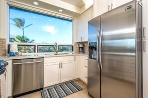 ثلاجة، ميكروويف، فرن، غسالة أطباق