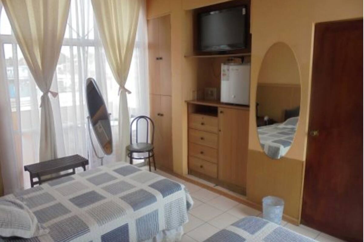 Chambre Double ou avec lits jumeaux | Coffres-forts dans les chambres, Wi-Fi gratuit, draps fournis