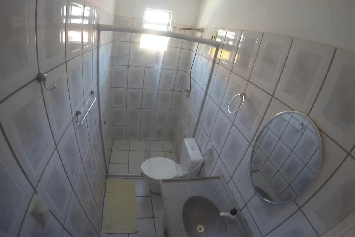 Quarto família | Banheiro | Chuveiro, toalhas de banho, sabonete