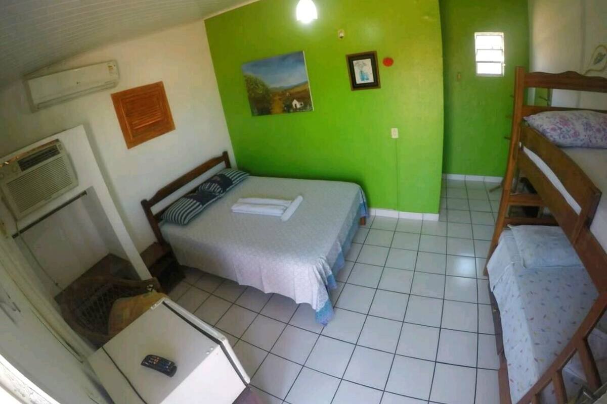 Quarto quádruplo | Wi-Fi de cortesia, roupa de cama