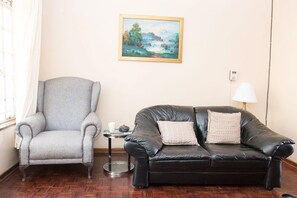 Family Apartment | Living room | 48-inch LED TV with cable channels, TV