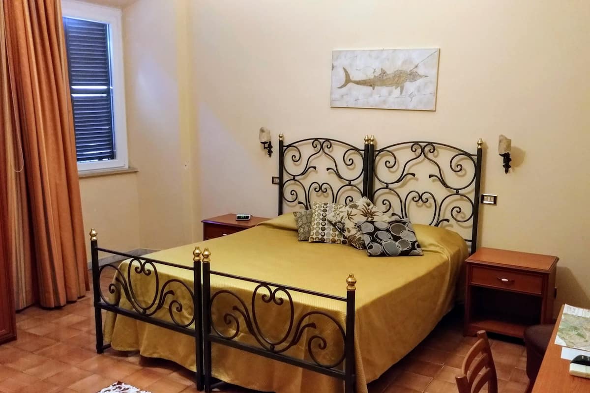 Minibar, in-room safe, individually decorated, individually furnished