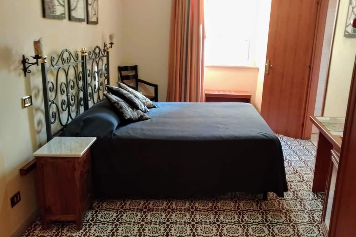 Minibar, in-room safe, individually decorated, individually furnished