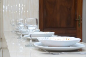 Kontinental frukost varje dag (XOF 2500 per person)