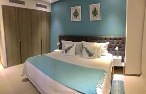 2 bedrooms, iron/ironing board, internet, bed sheets