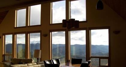 Sunset Chalet - 2600 sq.ft. Multi-Seasonal retreat only15 minutes from Ashland !