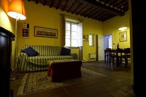 TV, DVD-spiller og bøker