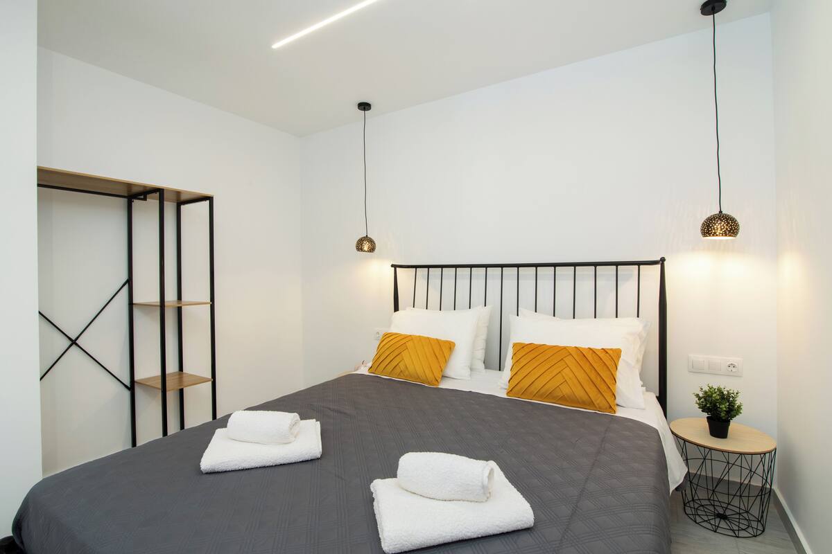 2 bedrooms, iron/ironing board, free cots/infant beds, free WiFi