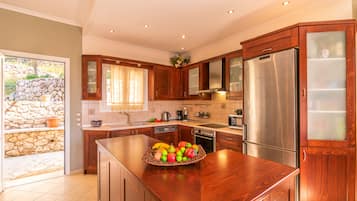House | Private kitchen | Full-size fridge, microwave, stovetop, coffee/tea maker