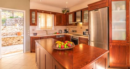 The Olive Grove Cottage by Konnect, 2.5 km from Ipsos
