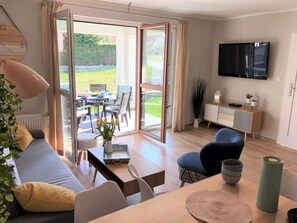 TV, video games, DVD player, books - Modern vacation apartment "Momentum" with garden, directly on the Baltic Sea near Rewal (Trzesacz)