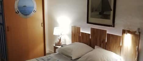 1 bedroom, iron/ironing board, travel cot, free WiFi