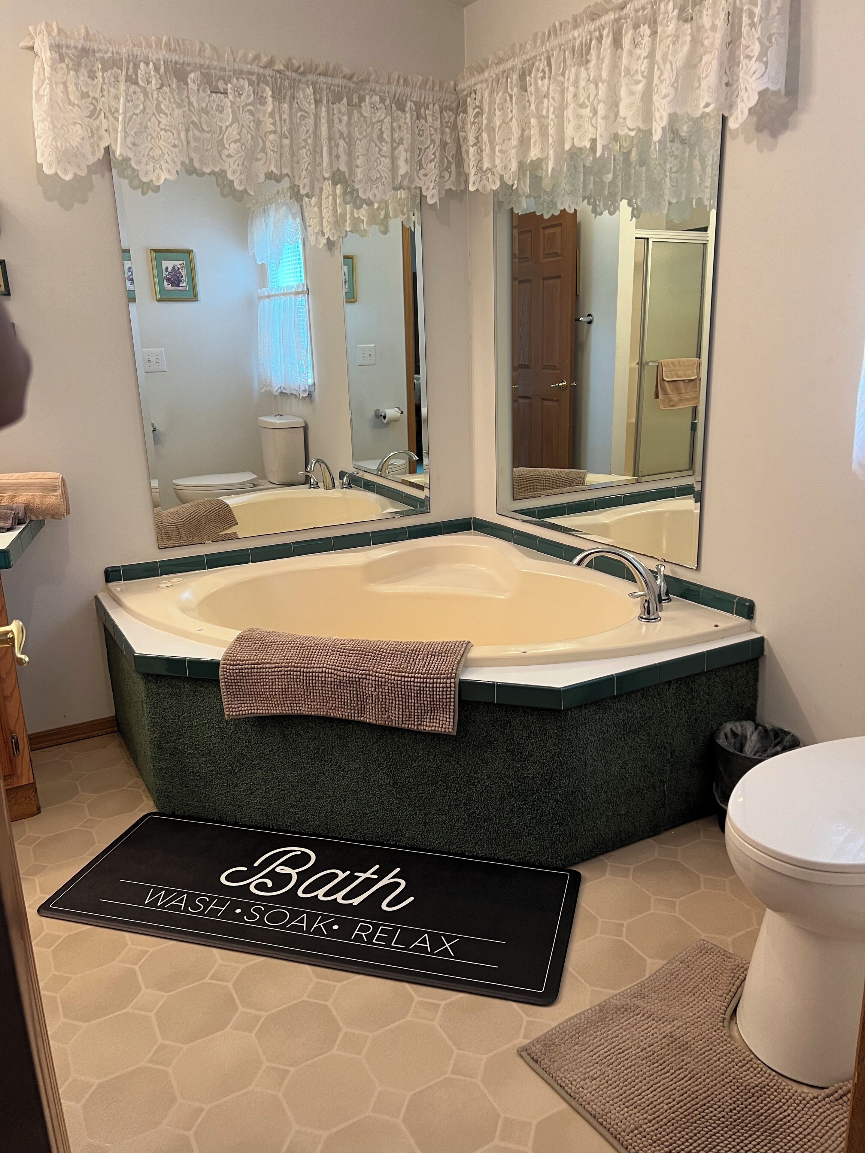 Combined shower/tub, hair dryer, towels, soap