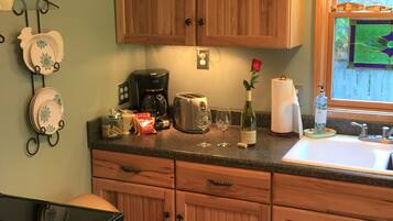 Classic Cottage | Shared kitchen