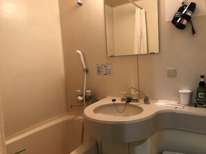 Đồ dùng nhà tắm miễn phí, máy sấy tóc, dép đi trong nhà 