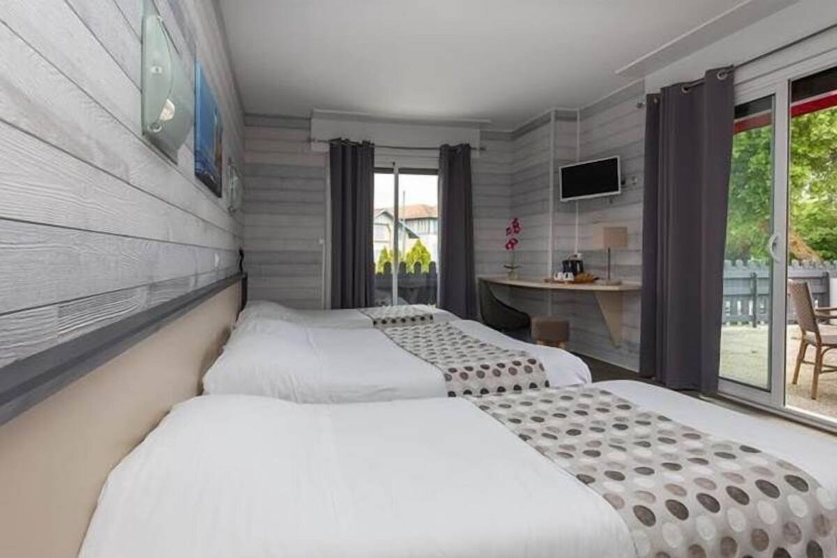 Blackout curtains, soundproofing, free WiFi, bed sheets