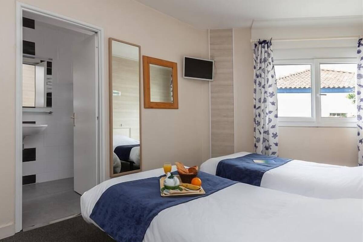 Double Room Single Use | Blackout curtains, soundproofing, free WiFi, bed sheets