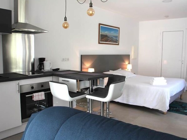 Studio | Verduisterende gordijnen, geluiddichte muren, gratis wifi, beddengoed