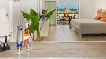 Comfort Studio, 1 King Bed, Sea View | In-room safe, iron/ironing board, free WiFi, bed sheets