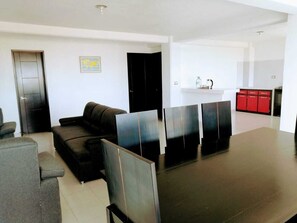 Apartemen Keluarga, 2 kamar tidur | 2 kamar tidur, seprai premium, dan bantalan ekstra lembut