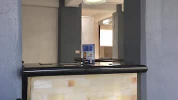 Quầy tiếp tân