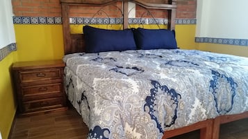 Habitación triple familiar | 2 habitaciones, ropa de cama de alta calidad y camas con pillow-top