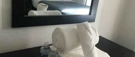 Familjelägenhet - 2 sovrum | 2 sovrum, sängtillbehör av högsta kvalitet och bäddmadrasser