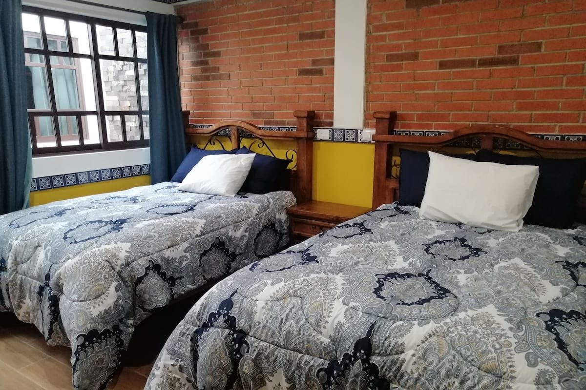 Kahden hengen tavanomainen huone | 2 makuuhuonetta, ylelliset vuodevaatteet, pillowtop-patjalliset sängyt
