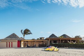 Una spiaggia nelle vicinanze