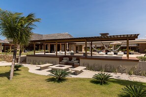 Lobby sitting area - Casana Hotel (Cruz)