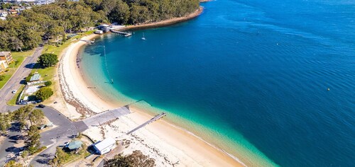 Intrepid, 14/3 Intrepid Close - Unlimited magnificent water views