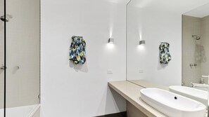 Douche, articles de toilette gratuits