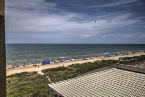 Una spiaggia nelle vicinanze